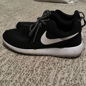 Gently used women’s size 8 Nike running shoes